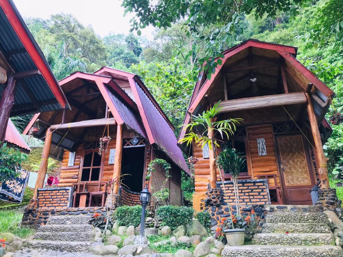 Lucky Bamboo'Bungalows-Resto And Orangutan Jungle Trekking Tours ブキットラワン エクステリア 写真