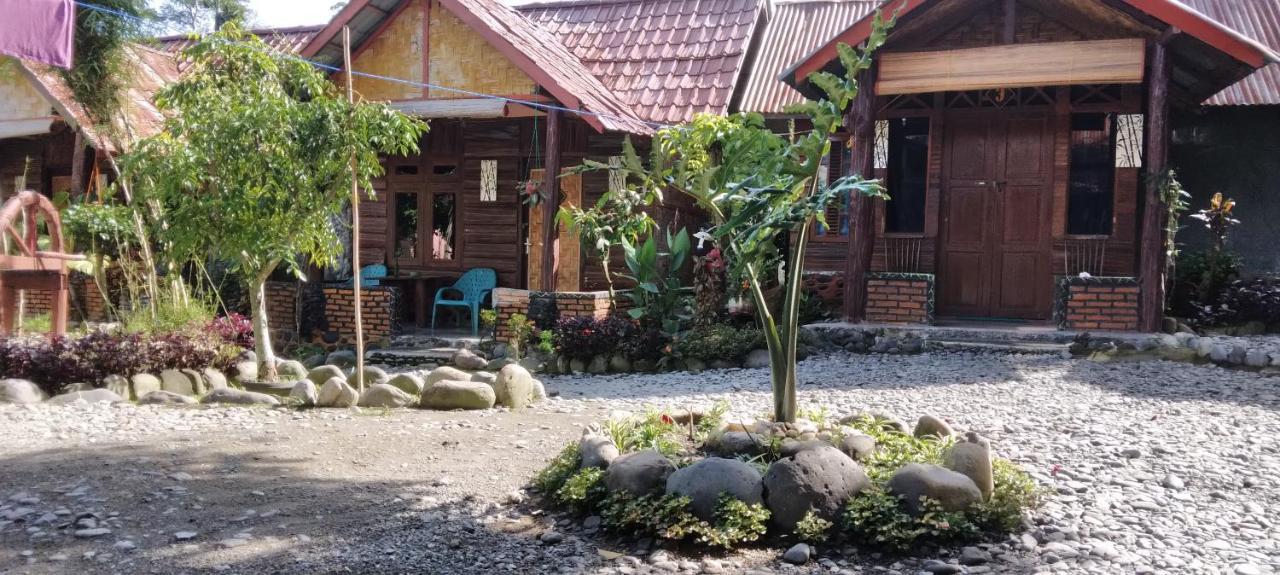 Lucky Bamboo'Bungalows-Resto And Orangutan Jungle Trekking Tours ブキットラワン エクステリア 写真