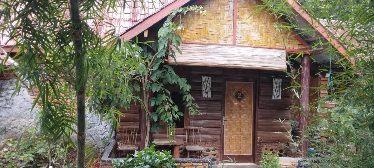 Lucky Bamboo'Bungalows-Resto And Orangutan Jungle Trekking Tours ブキットラワン エクステリア 写真