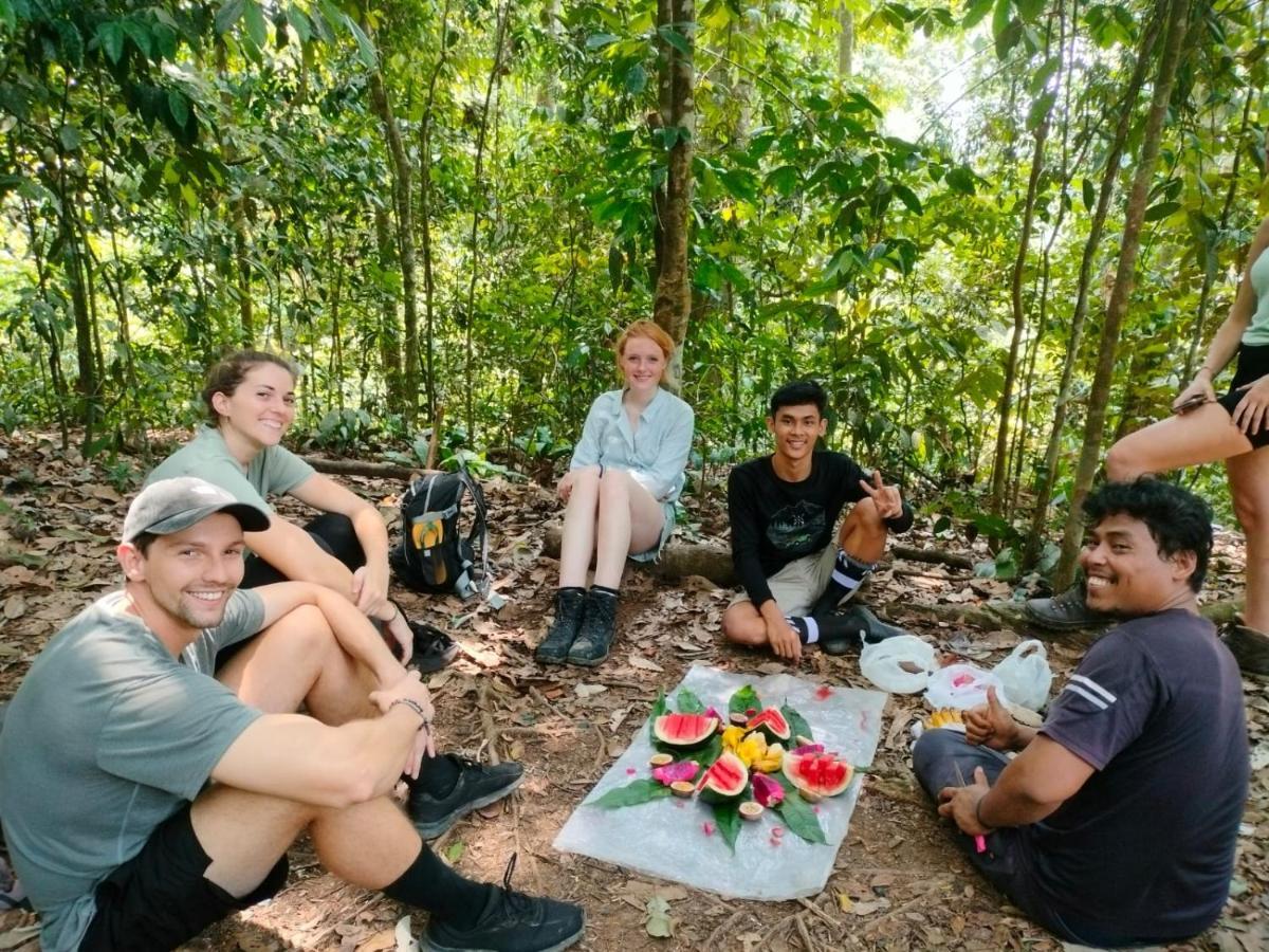 Lucky Bamboo'Bungalows-Resto And Orangutan Jungle Trekking Tours ブキットラワン エクステリア 写真