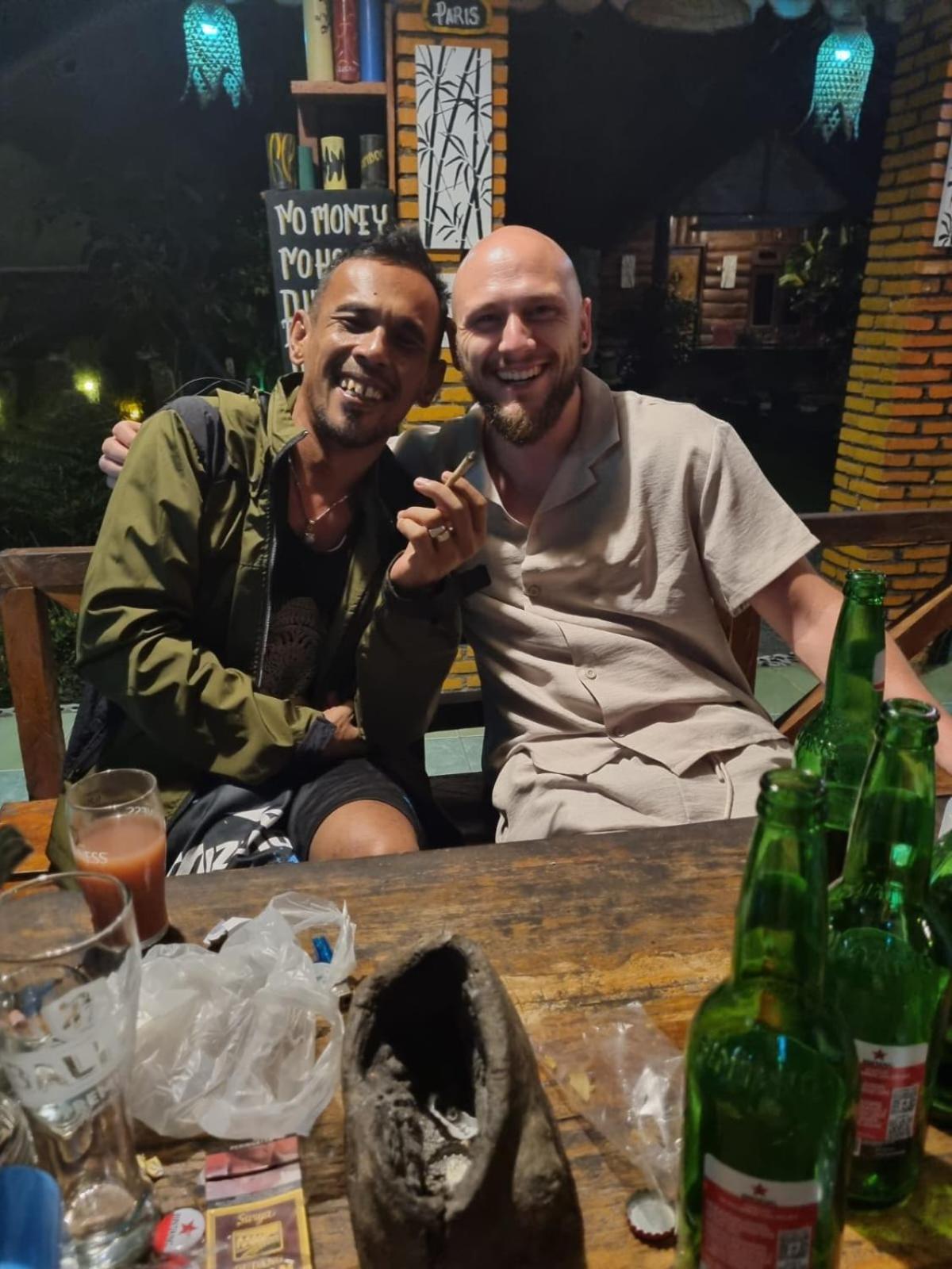 Lucky Bamboo'Bungalows-Resto And Orangutan Jungle Trekking Tours ブキットラワン エクステリア 写真