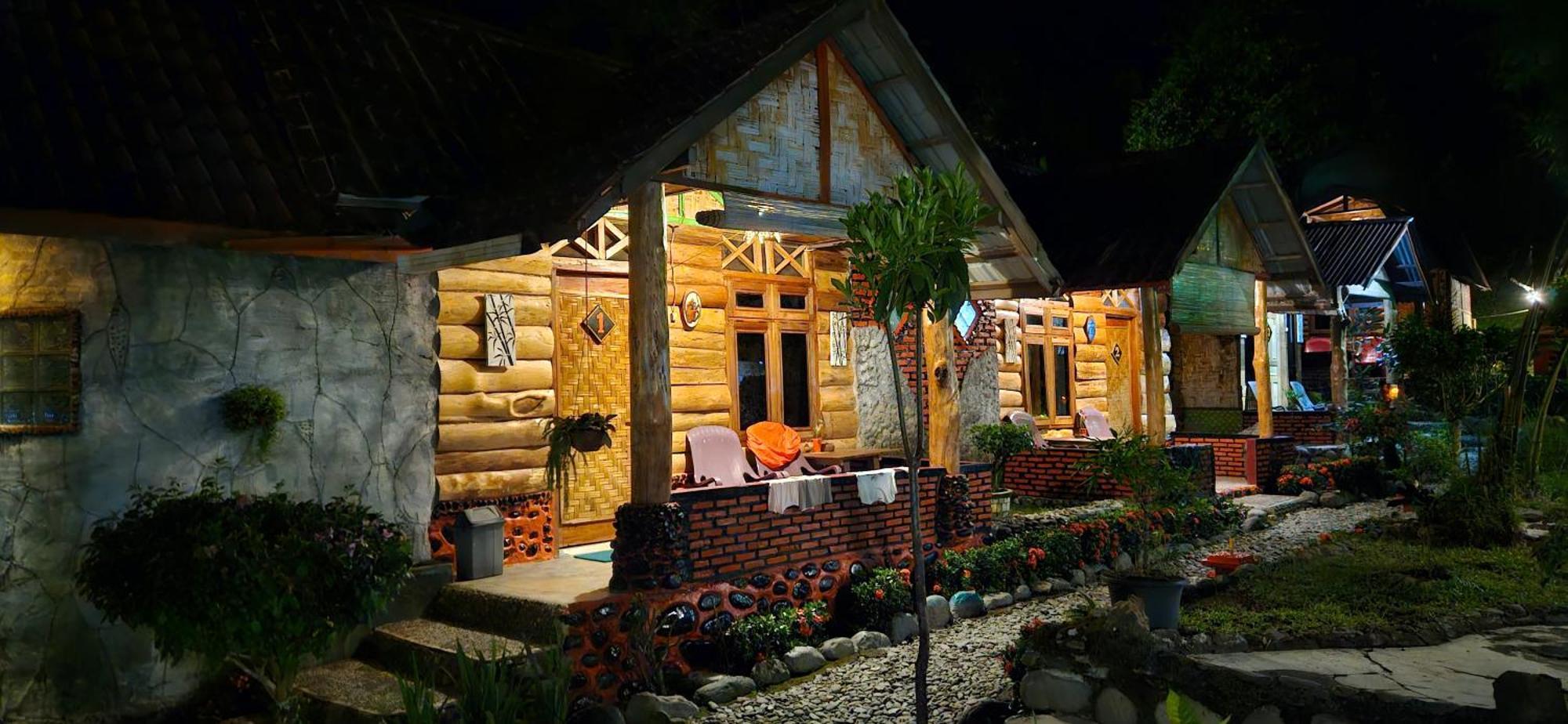 Lucky Bamboo'Bungalows-Resto And Orangutan Jungle Trekking Tours ブキットラワン エクステリア 写真