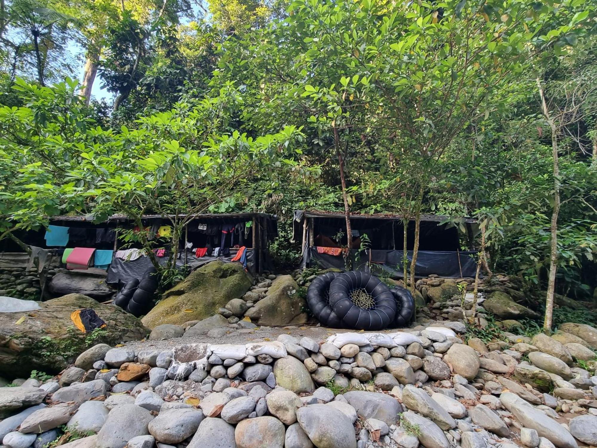 Lucky Bamboo'Bungalows-Resto And Orangutan Jungle Trekking Tours ブキットラワン エクステリア 写真