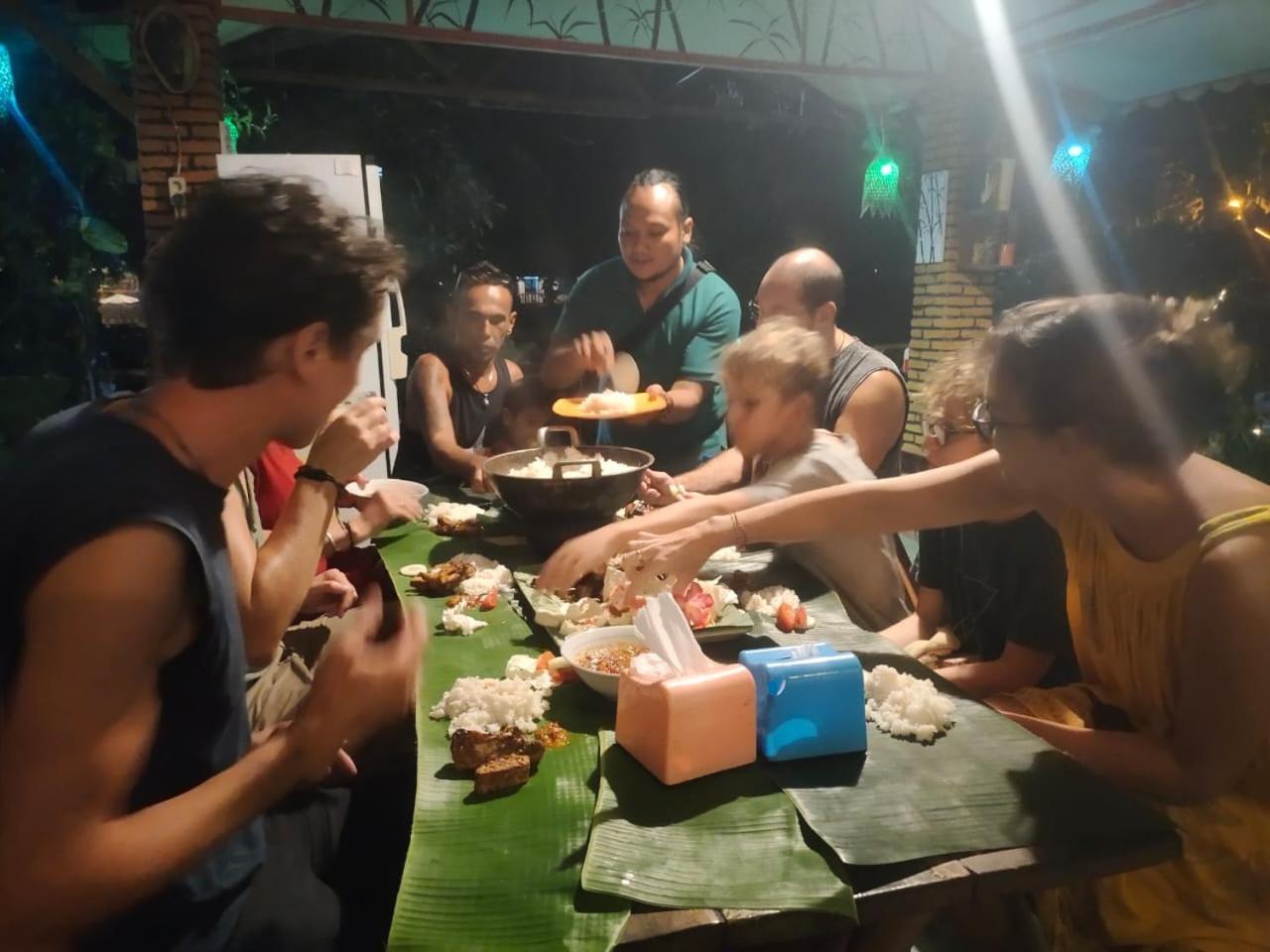 Lucky Bamboo'Bungalows-Resto And Orangutan Jungle Trekking Tours ブキットラワン エクステリア 写真